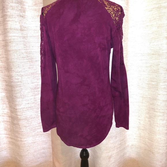 EUC CROCHET SLEEVE TOP - Picture 4 of 5